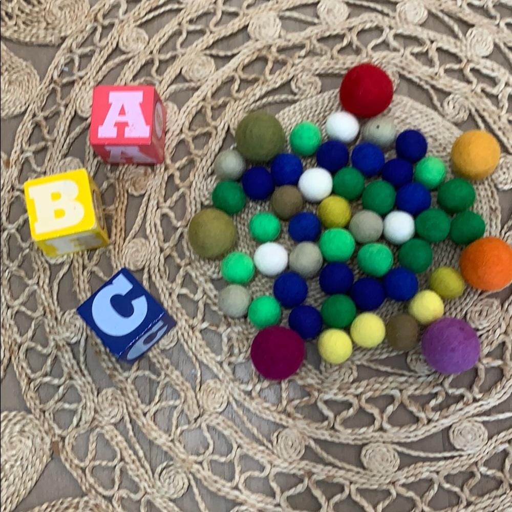 Felt balls. - Picture 2 of 7